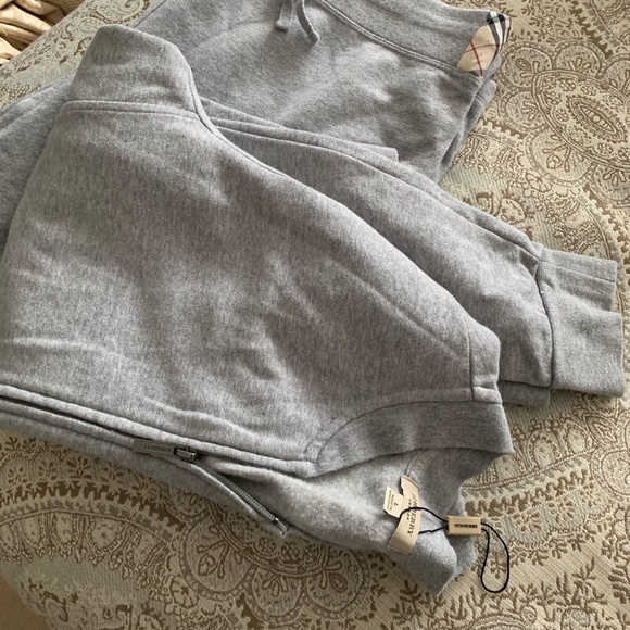 Burberry Jacket/Burberry Capri sweatpants - Picture 4 of 6